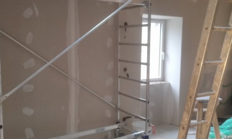 Chantier réalisation de bande à joint et ponçage impression - Bourg-Argental - Corentin Convert