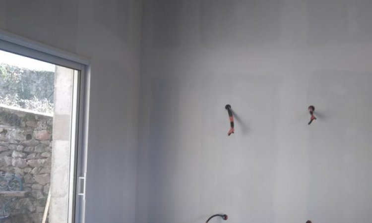 Chantier réalisation de bande à joint et ponçage impression - Bourg-Argental - Corentin Convert